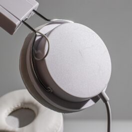 Fone de Ouvido Estéreo com Microfone.