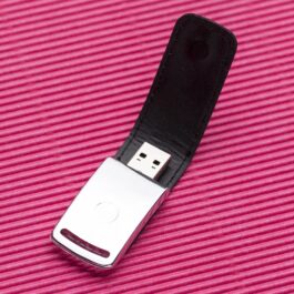 Pen Drive de Couro 4GB/8GB.