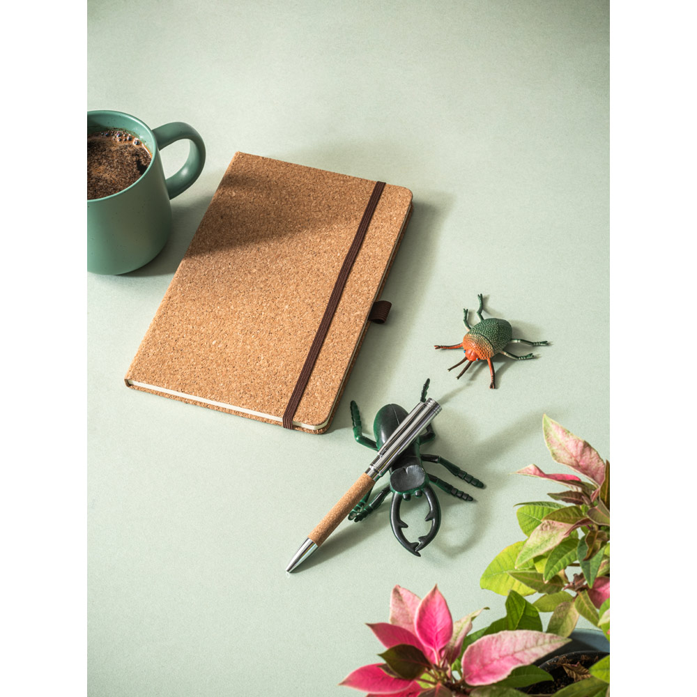 CORK II. Esferográfica em cortiça e metal com escrita em azul - Imagem 3