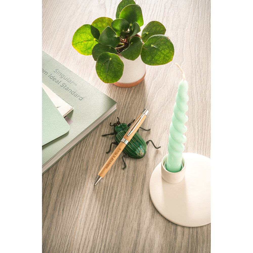 LIVIA. Esferográfica em bambu com escrita em azul - Imagem 3